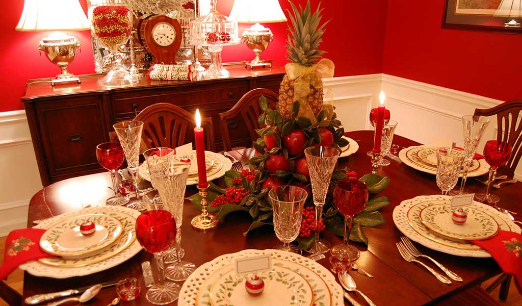 Holiday Table from Between Naps on the Porch table setting
